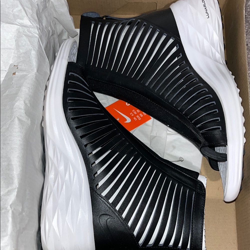 Nike Lunarsandiator Black and White Slip-On Sneakers with Ribbed Design